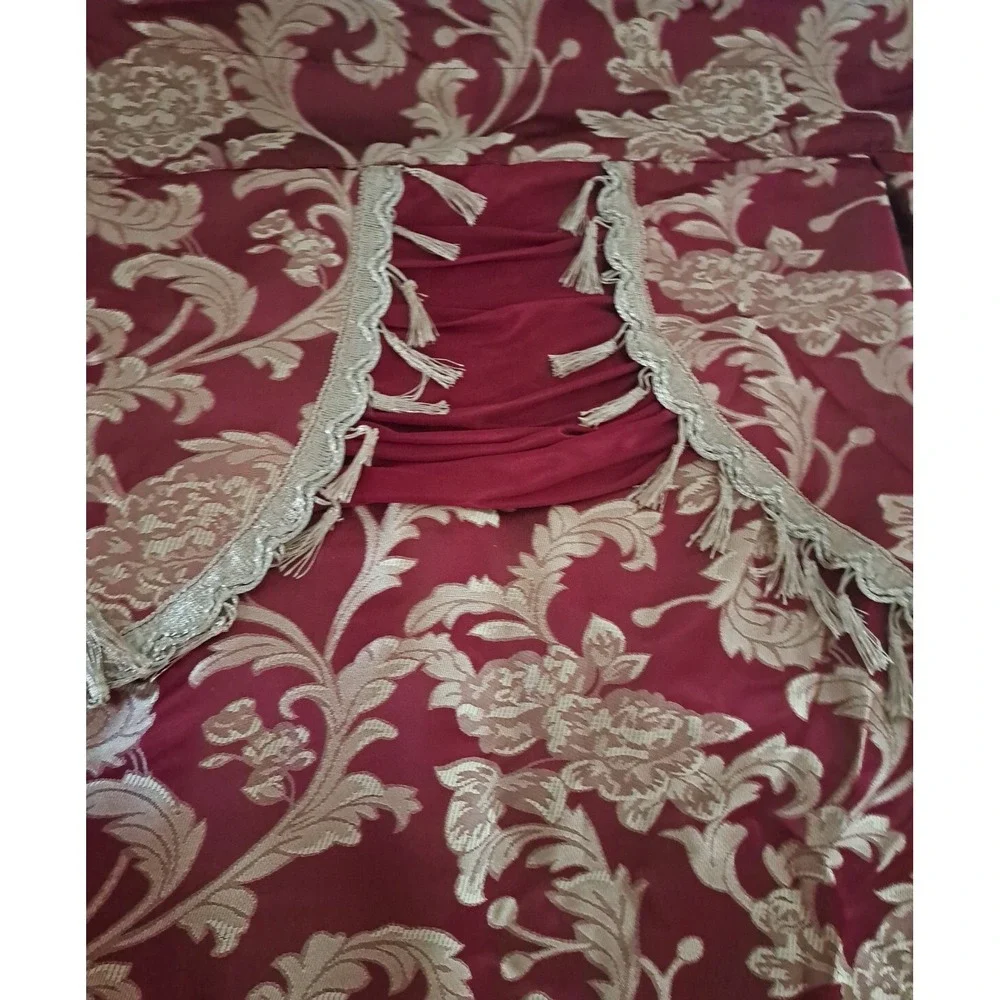 Jacquard Burgundy & Gold 84